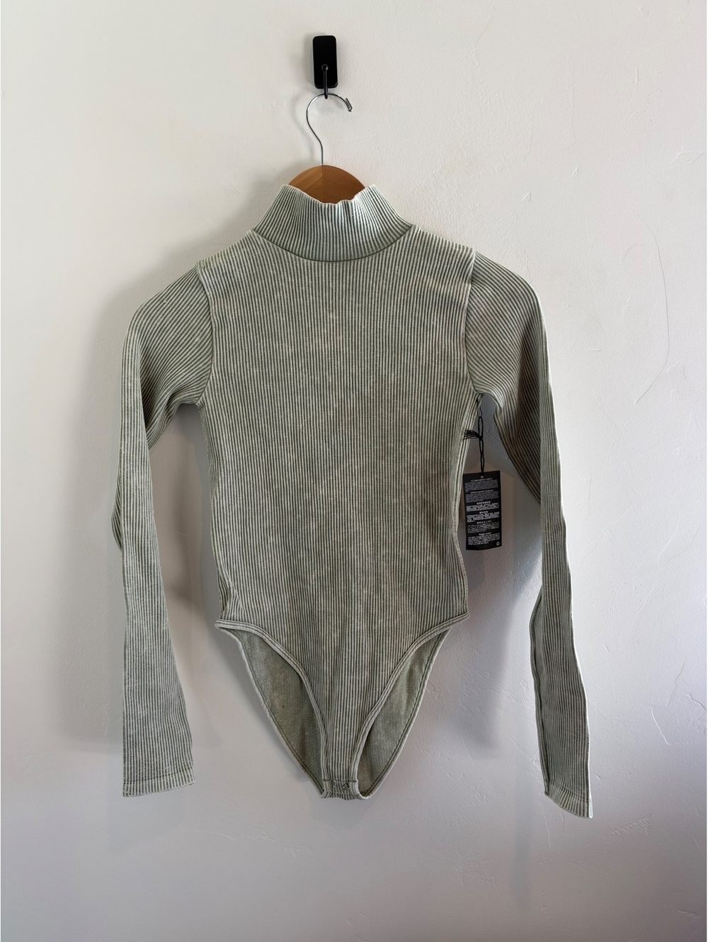 Forever 21 Sage Green Ribbed Turtleneck Long Sleeve Bodysuit Size S/M NWT